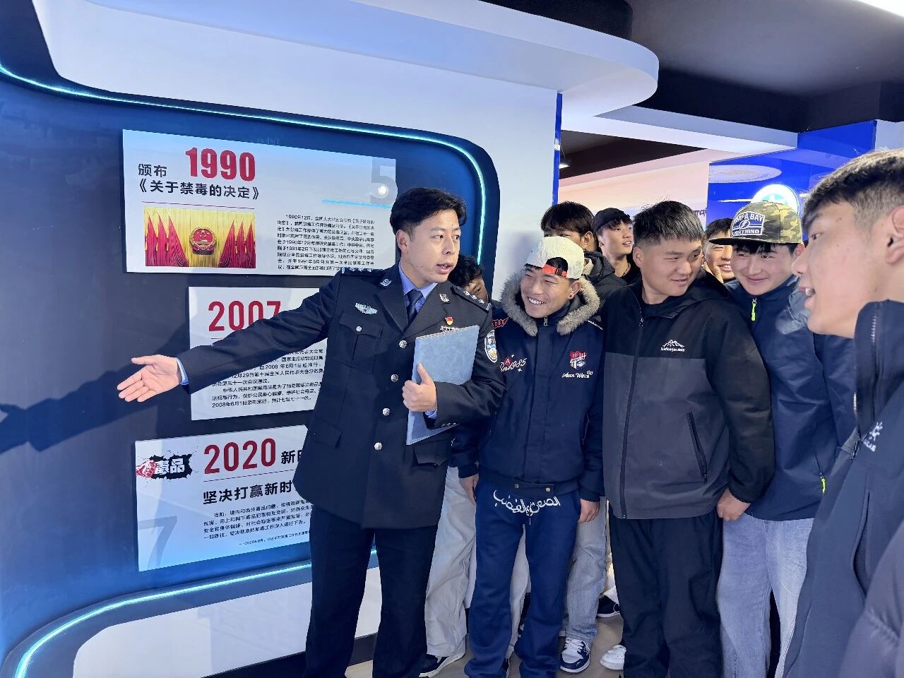 这堂“沉浸式”禁毒课让青春不“毒”行 